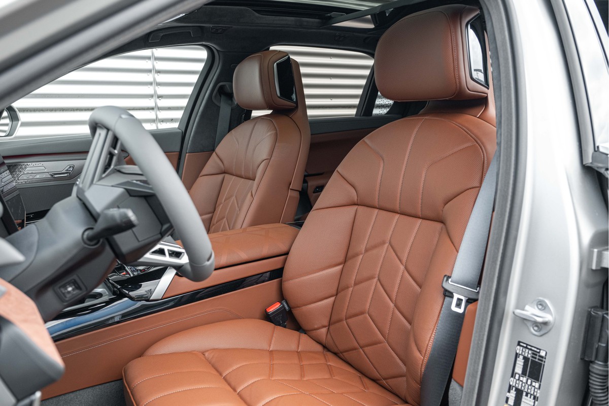 BMW i7