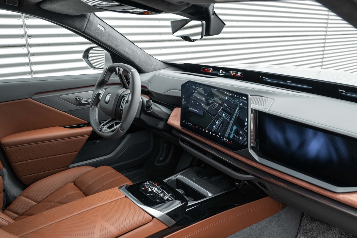 BMW i7