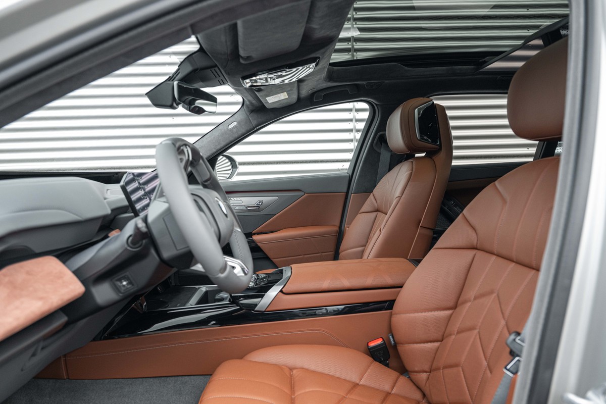 BMW i7
