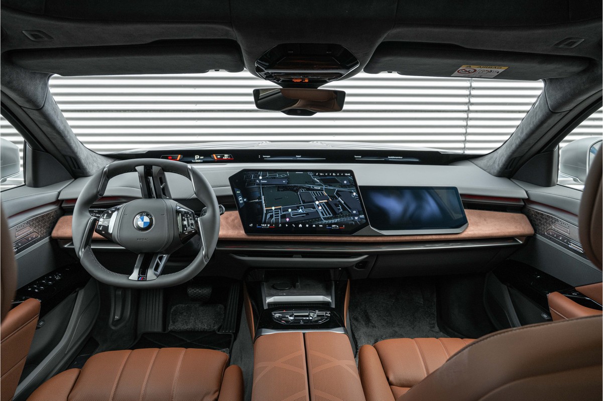 BMW i7