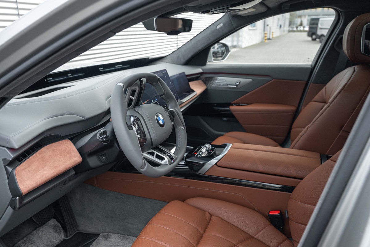 BMW i7