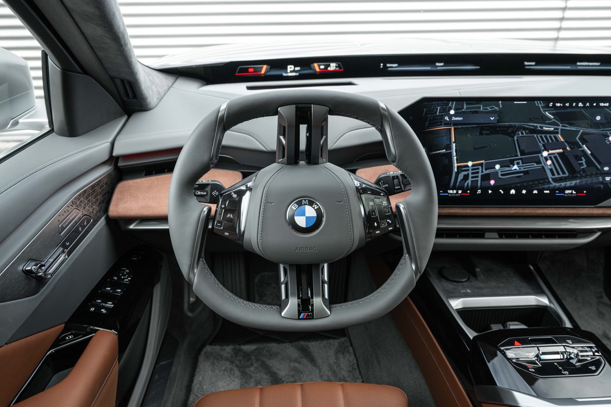 BMW i7