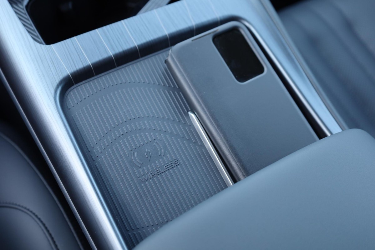 Geely E5