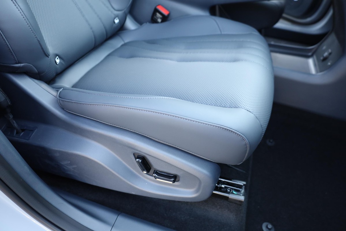 Geely E5
