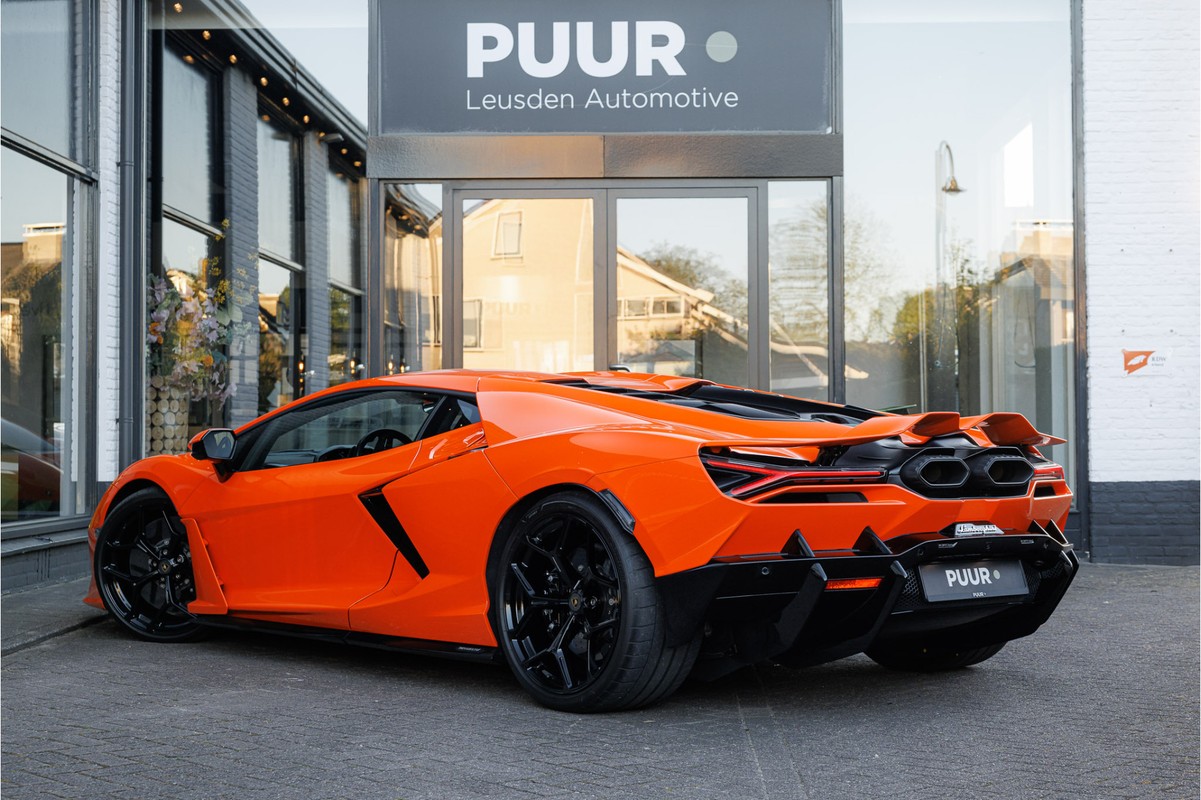 Lamborghini Revuelto