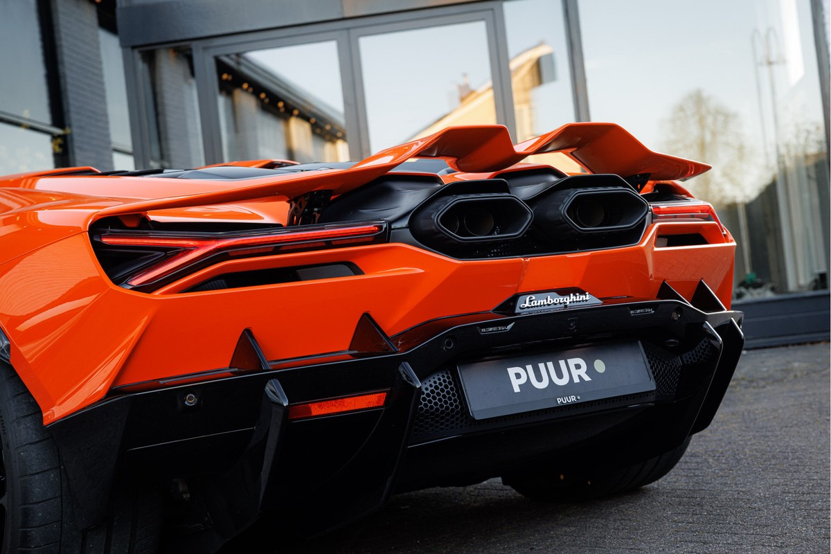 Lamborghini Revuelto