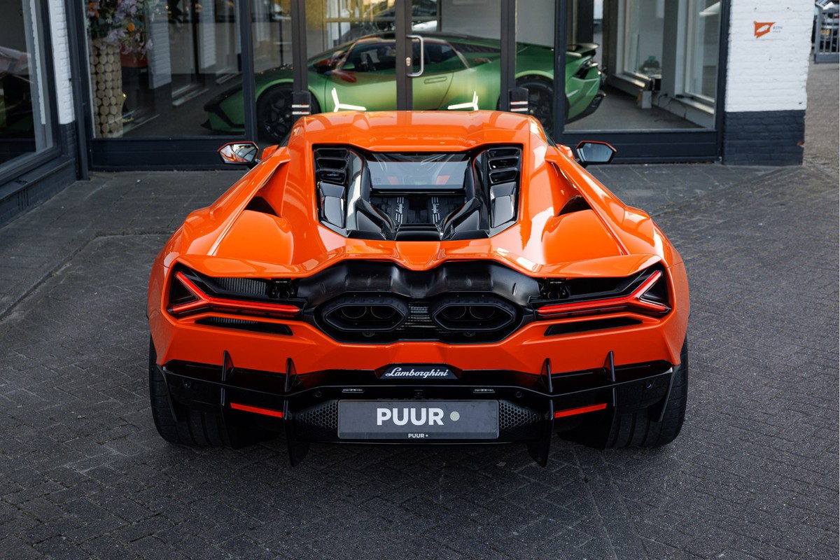 Lamborghini Revuelto