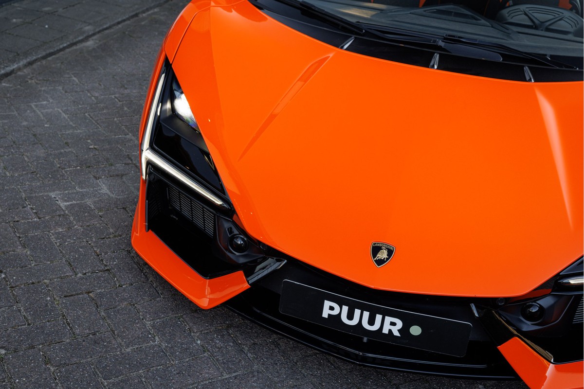 Lamborghini Revuelto