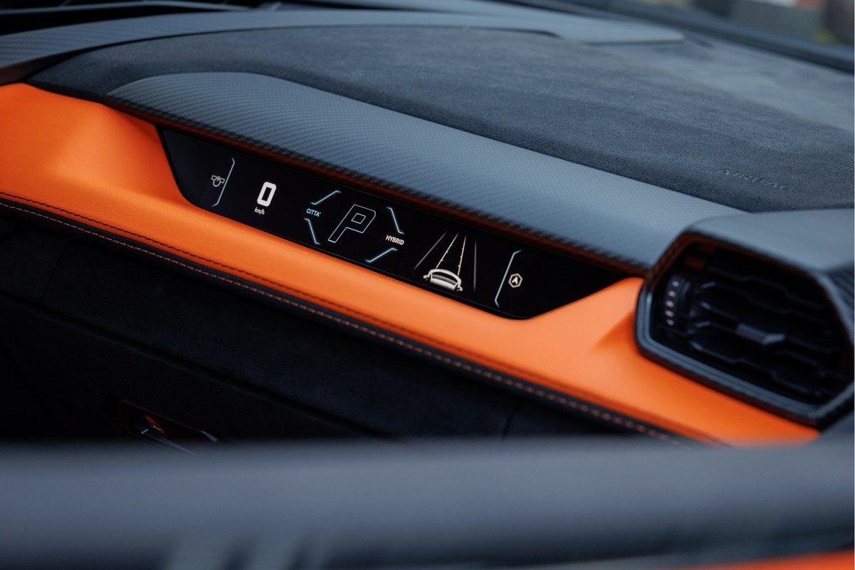 Lamborghini Revuelto