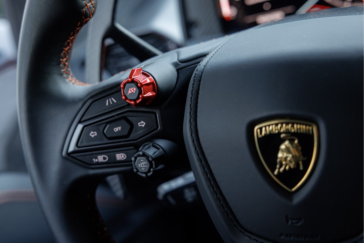 Lamborghini Revuelto