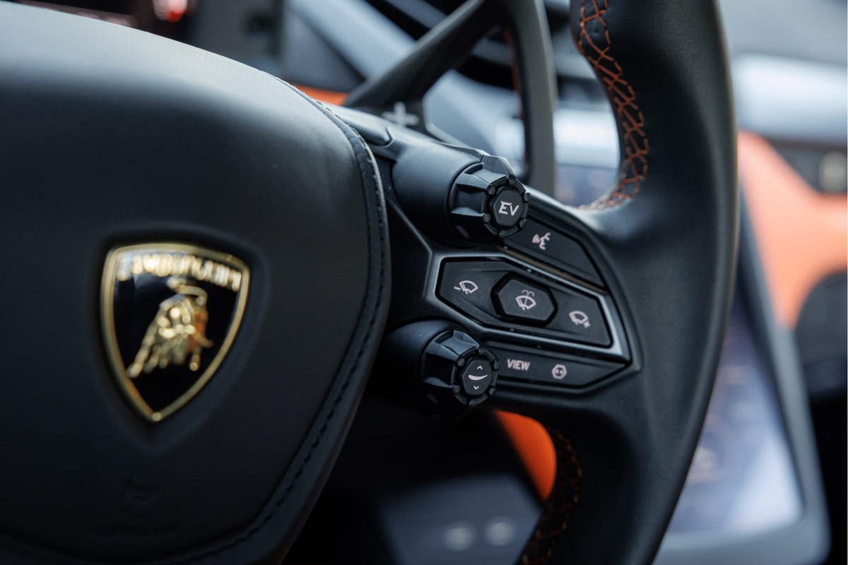 Lamborghini Revuelto