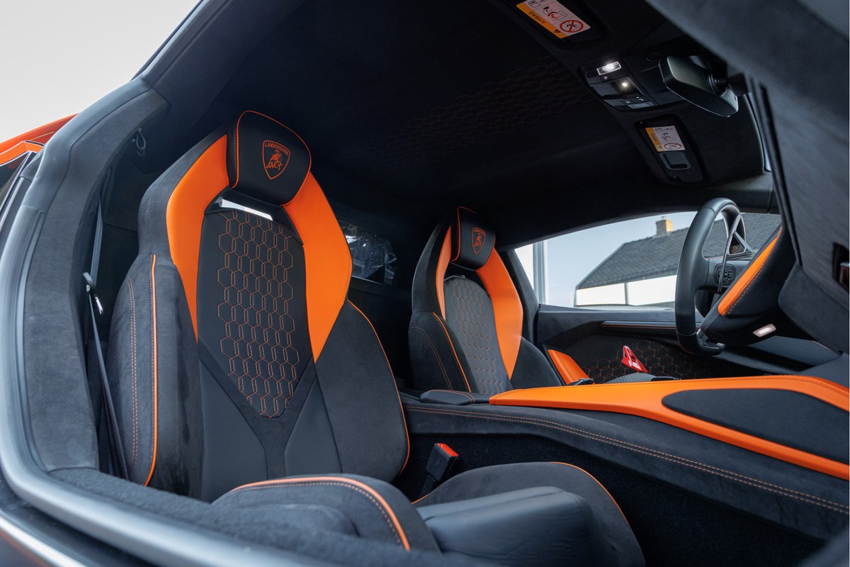 Lamborghini Revuelto