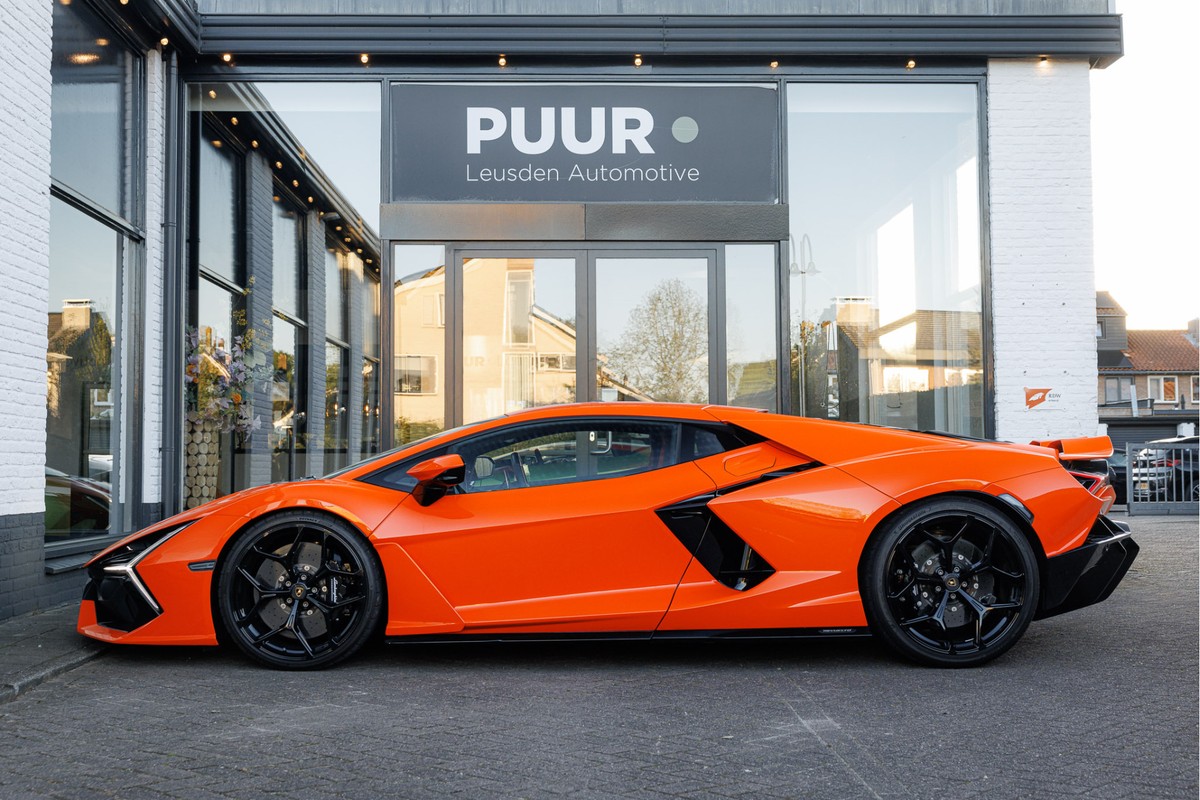 Lamborghini Revuelto