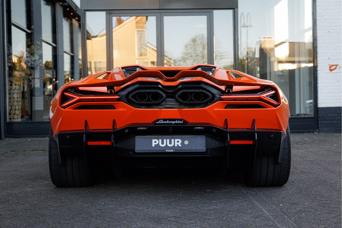 Lamborghini Revuelto