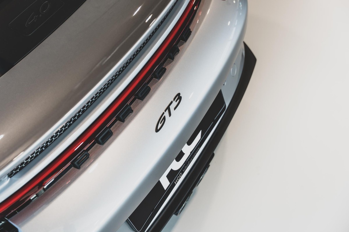 Aston Martin V12 Vanquish