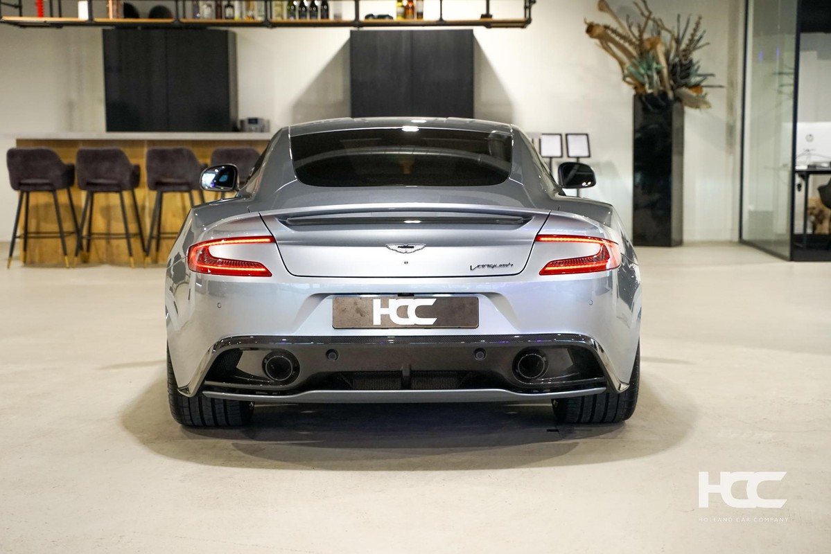 Aston Martin V12 Vanquish