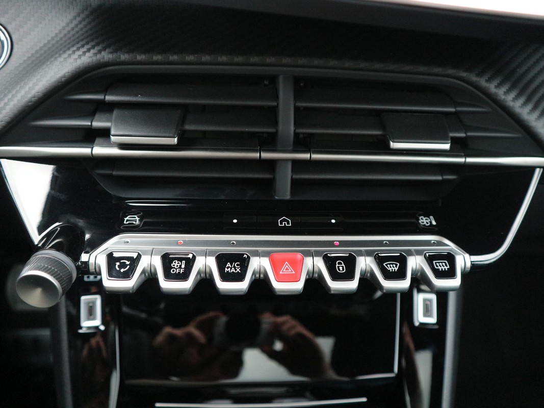 Peugeot e-2008