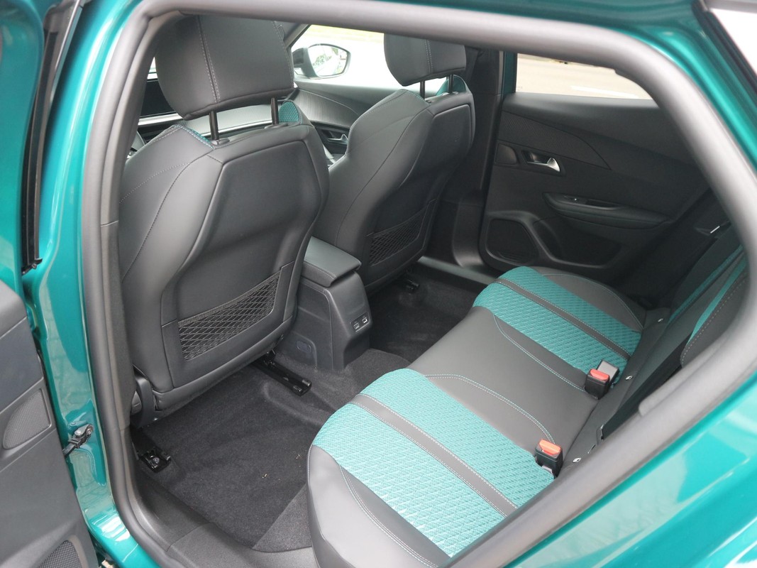 Peugeot e-2008