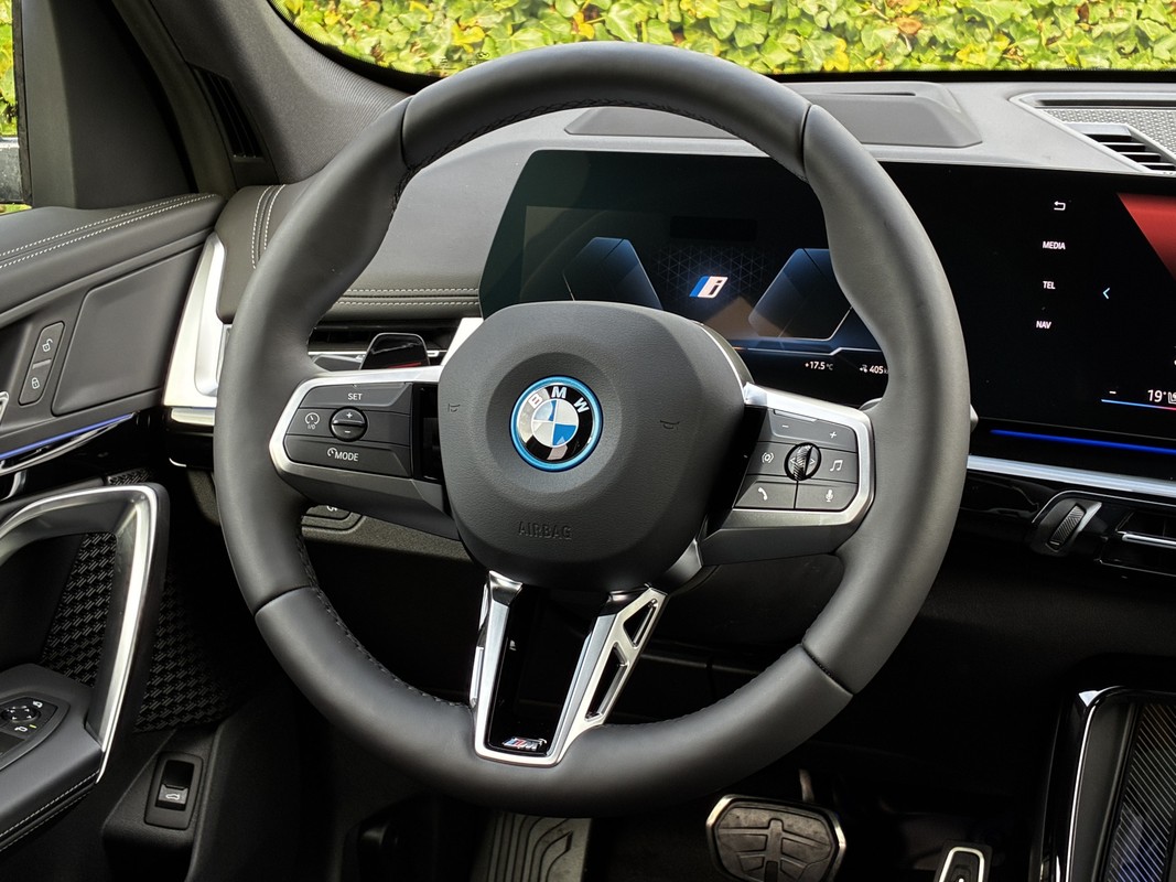 BMW iX1