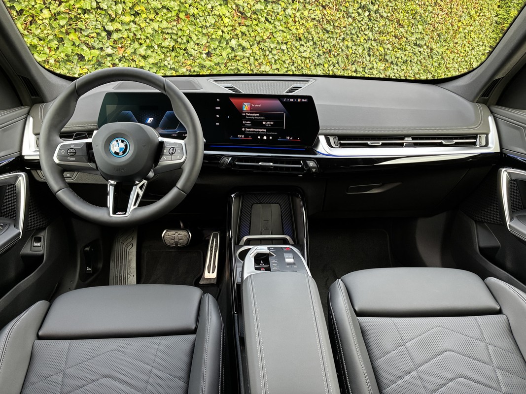 BMW iX1