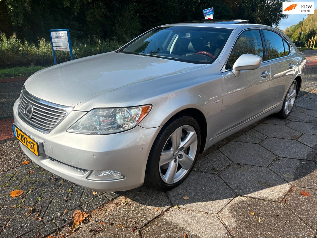 Lexus LS