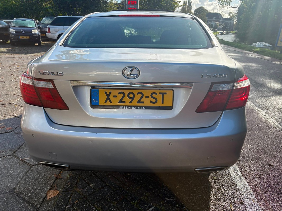 Lexus LS