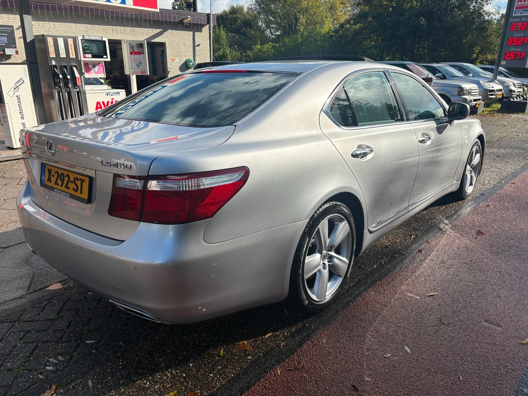 Lexus LS