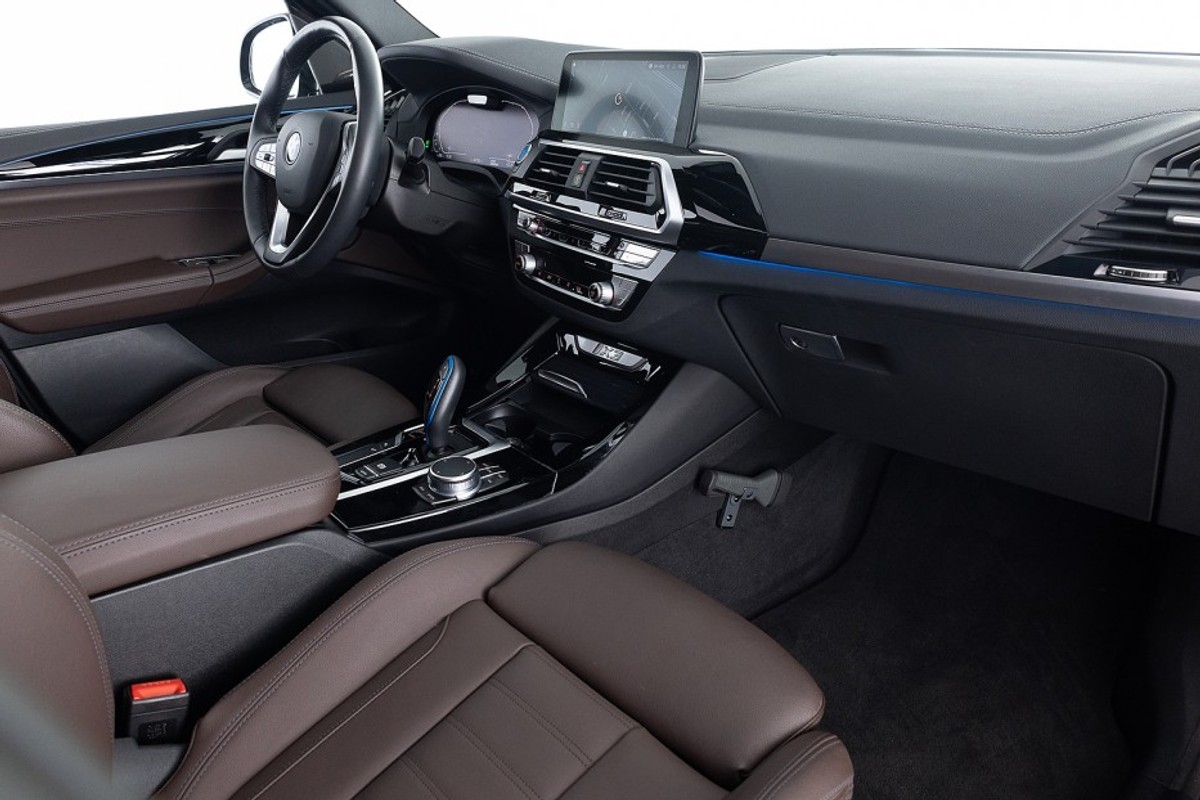 BMW iX3
