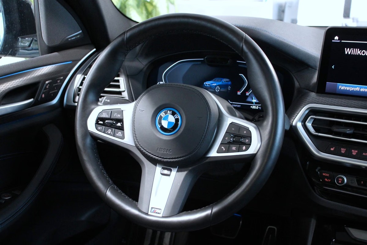 BMW iX3
