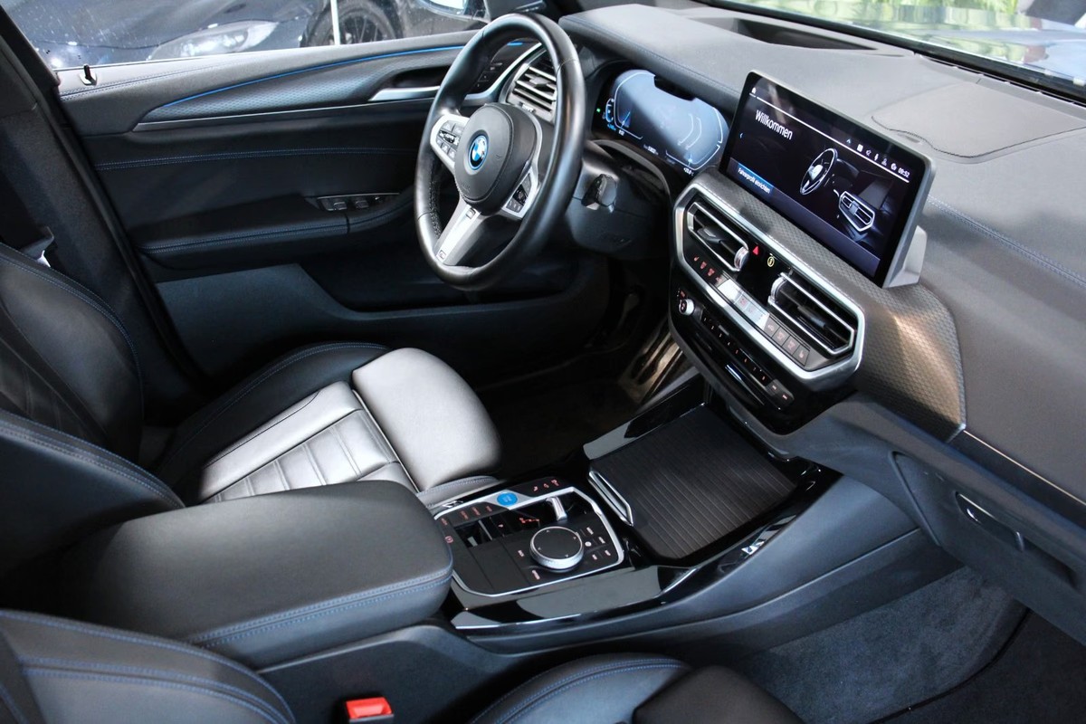 BMW iX3
