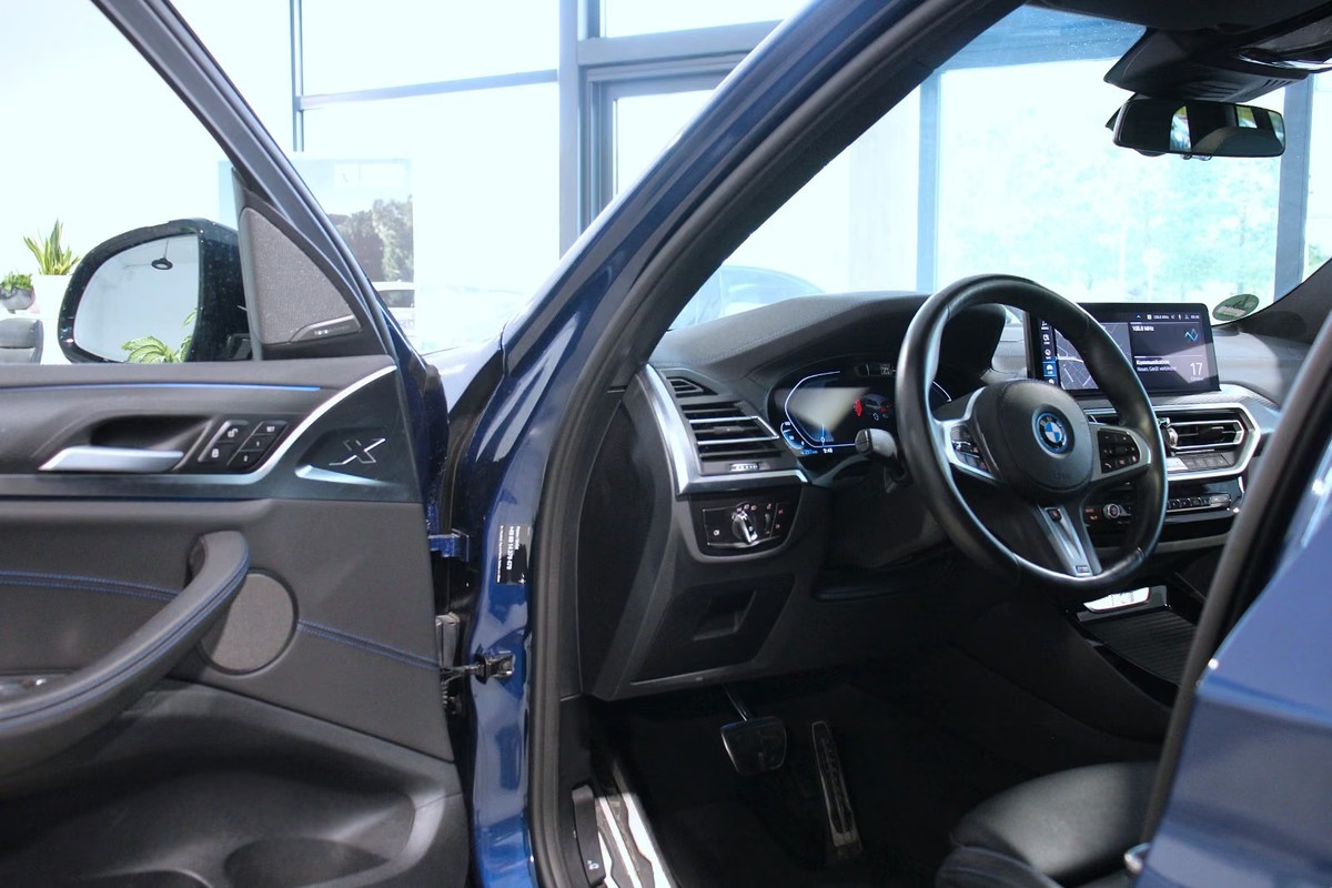 BMW iX3