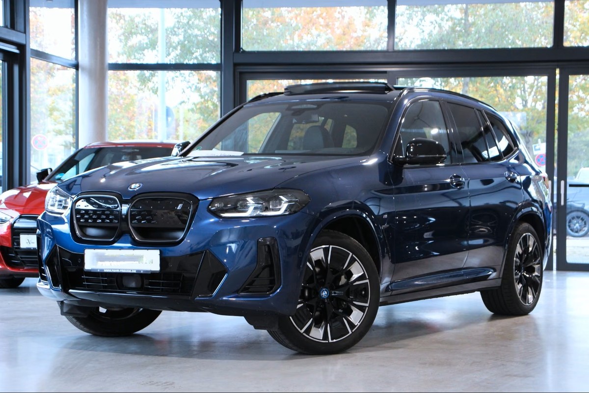 BMW iX3