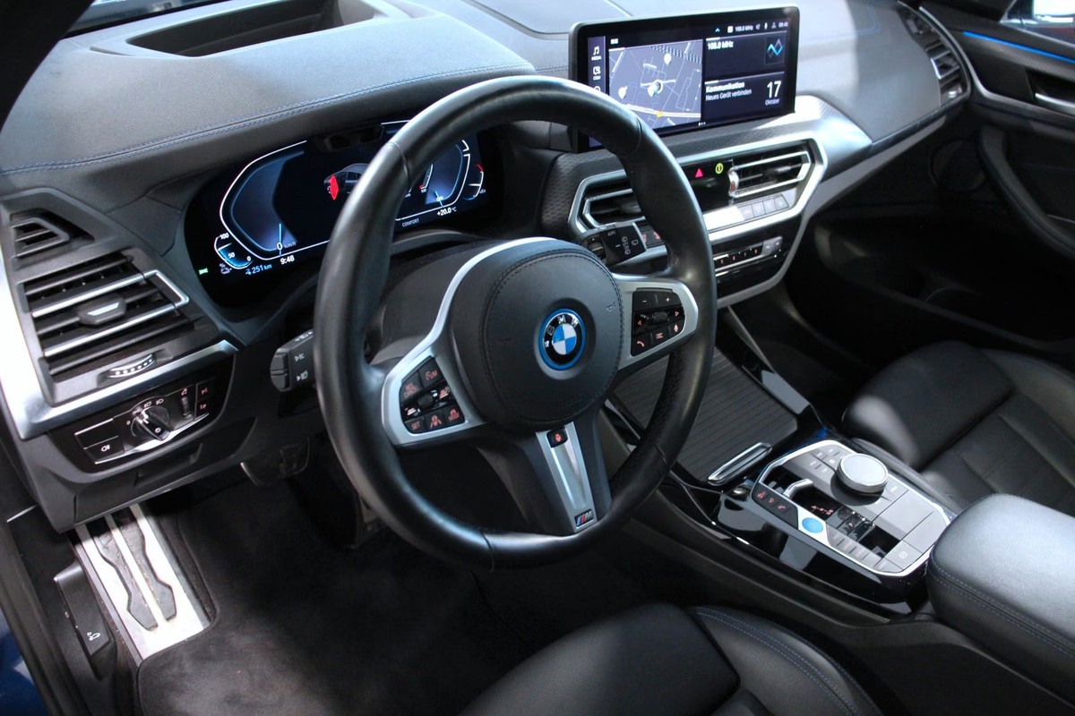 BMW iX3