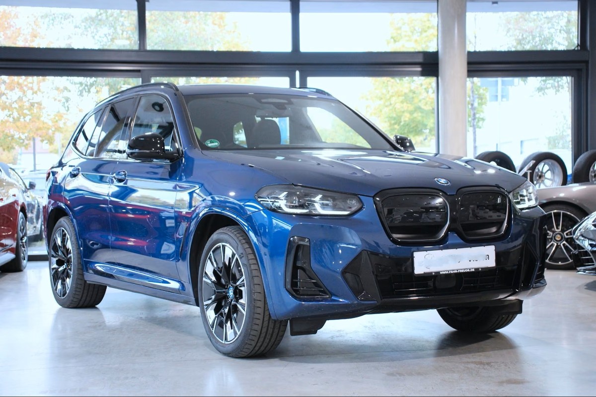 BMW iX3