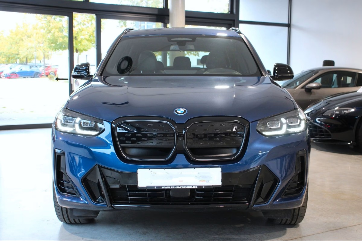BMW iX3