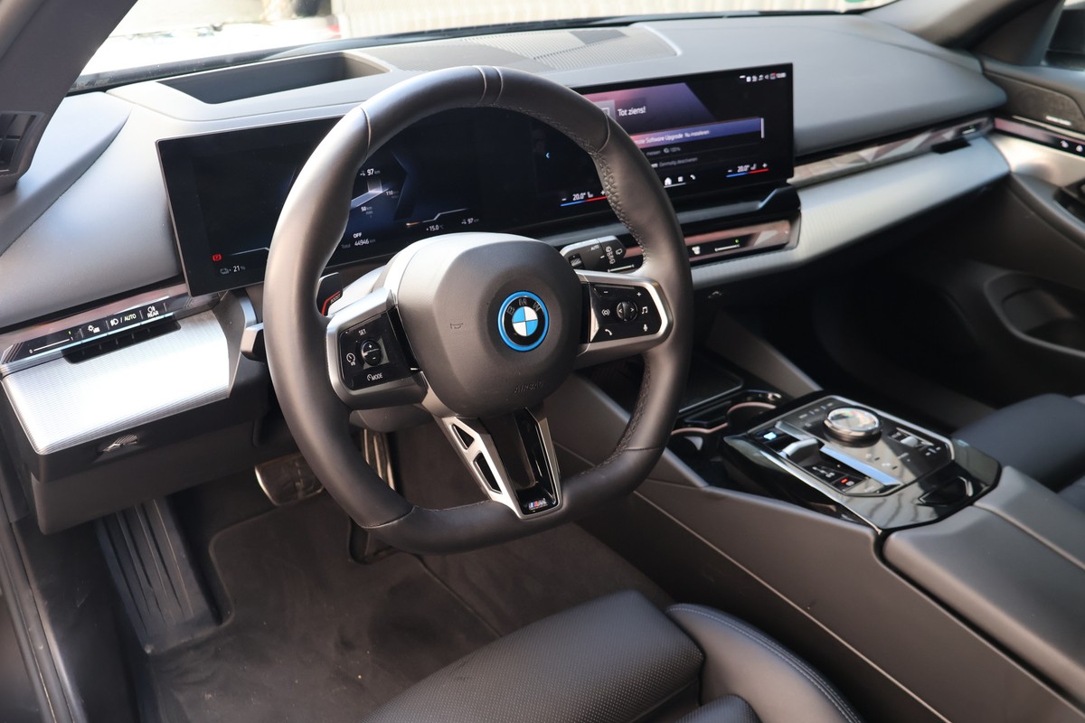 BMW i5