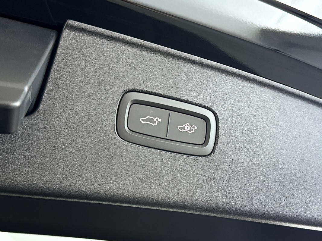 Volvo EX90