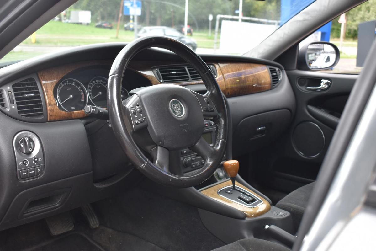 Jaguar X-Type