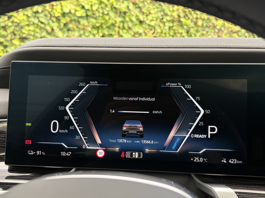 BMW i7