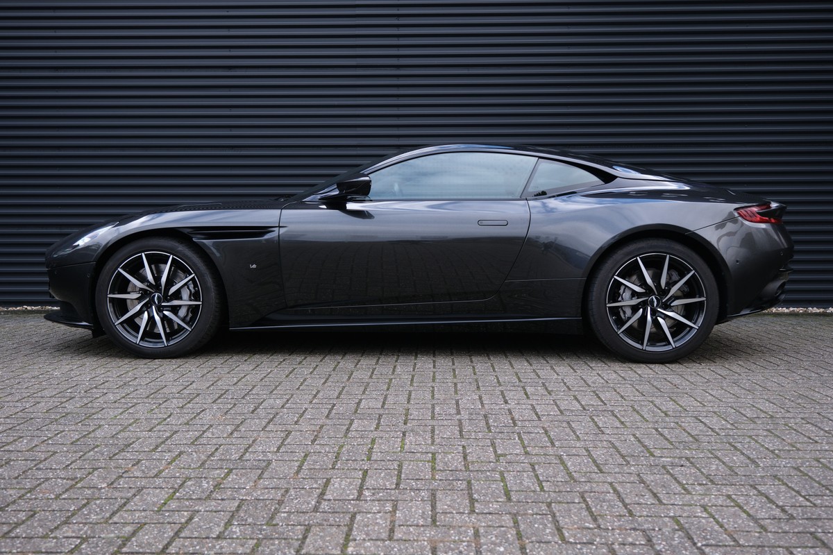 Aston Martin DB11