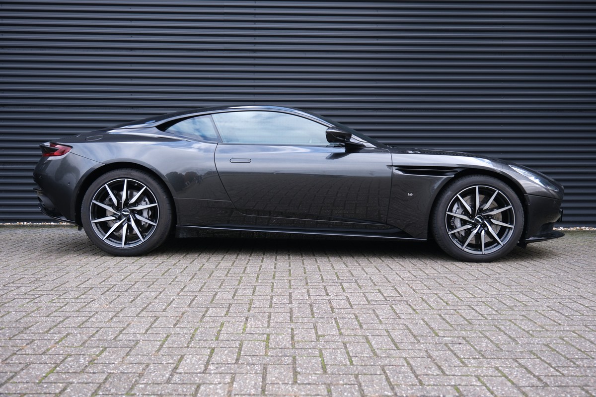 Aston Martin DB11