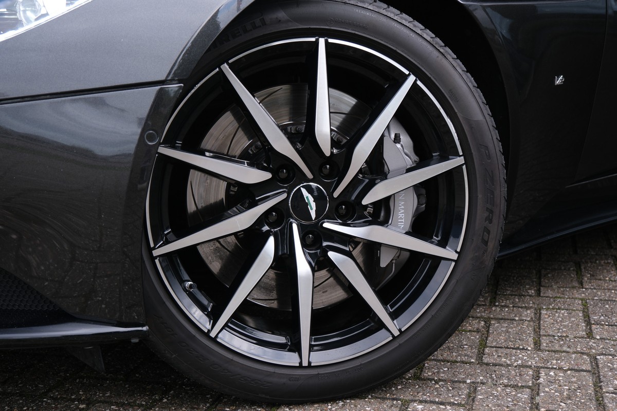 Aston Martin DB11