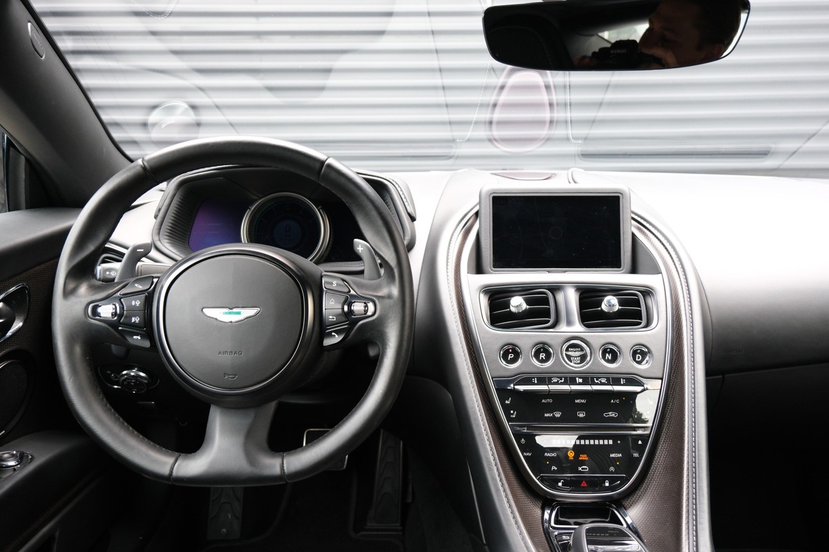 Aston Martin DB11