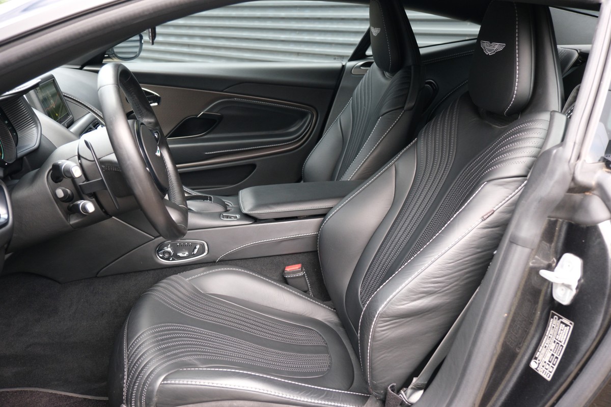 Aston Martin DB11