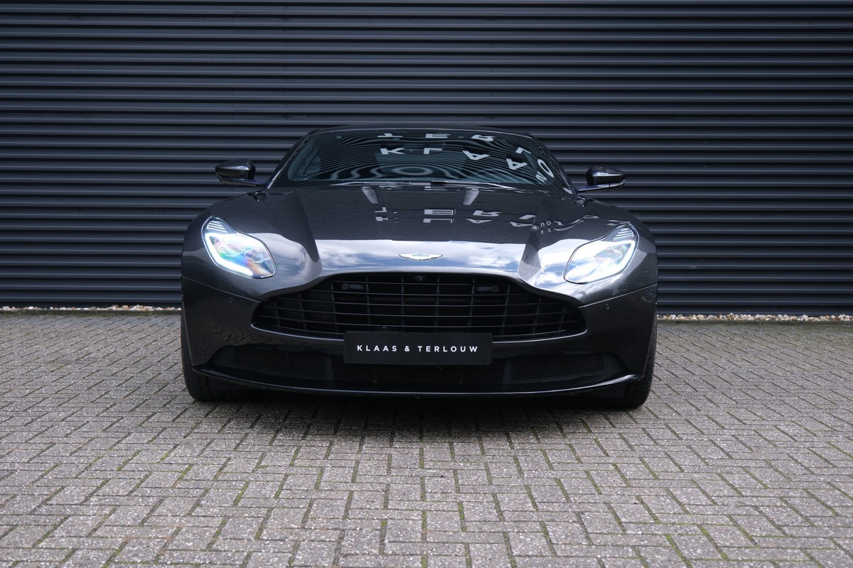 Aston Martin DB11