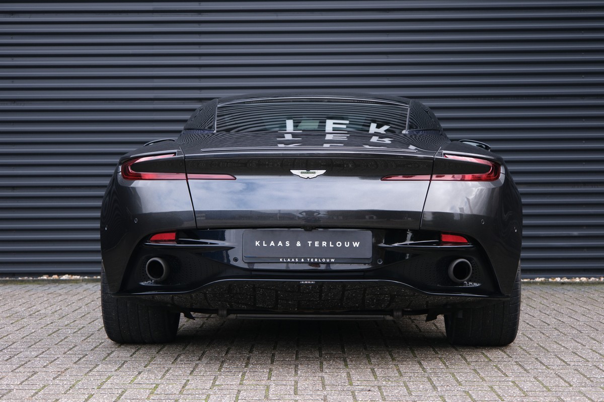 Aston Martin DB11