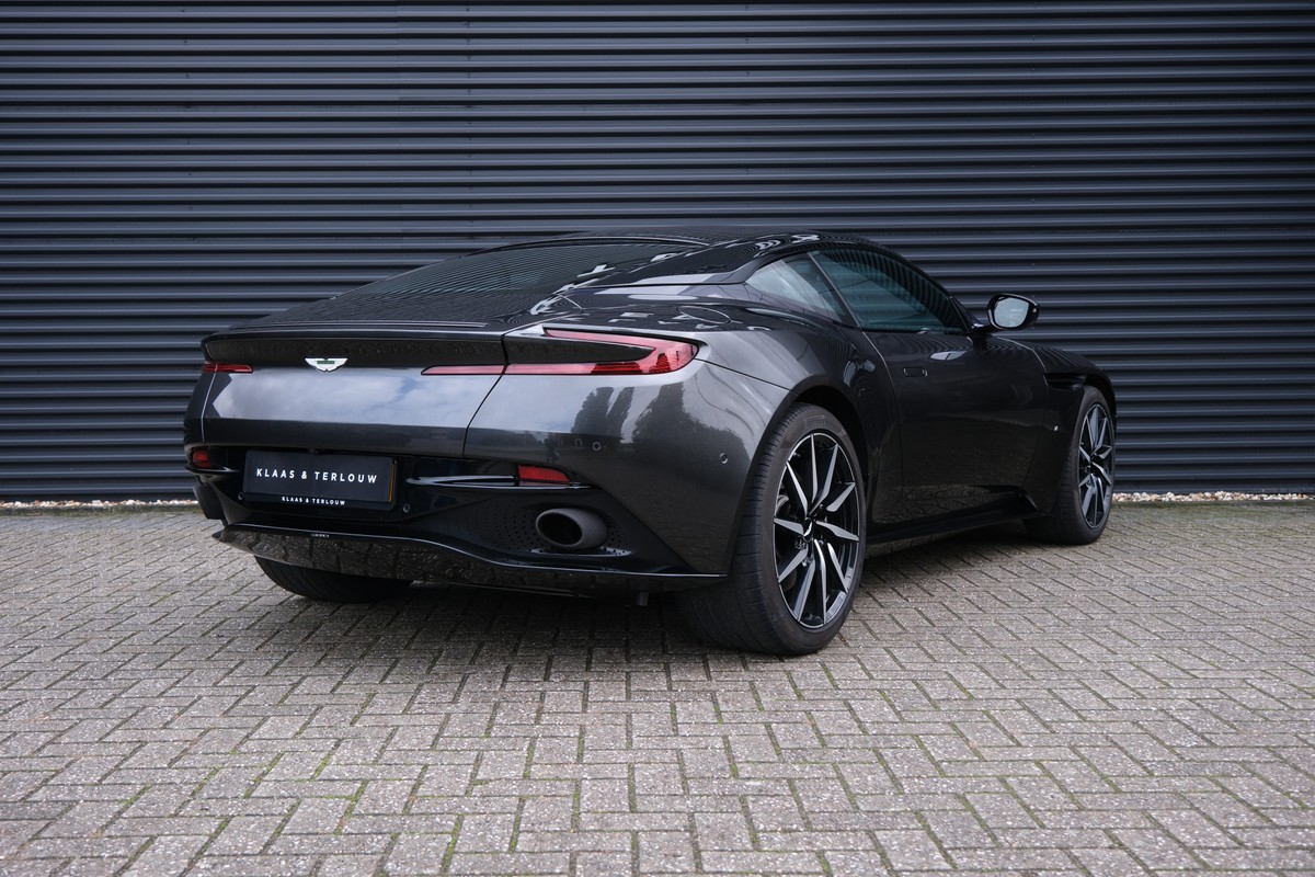 Aston Martin DB11