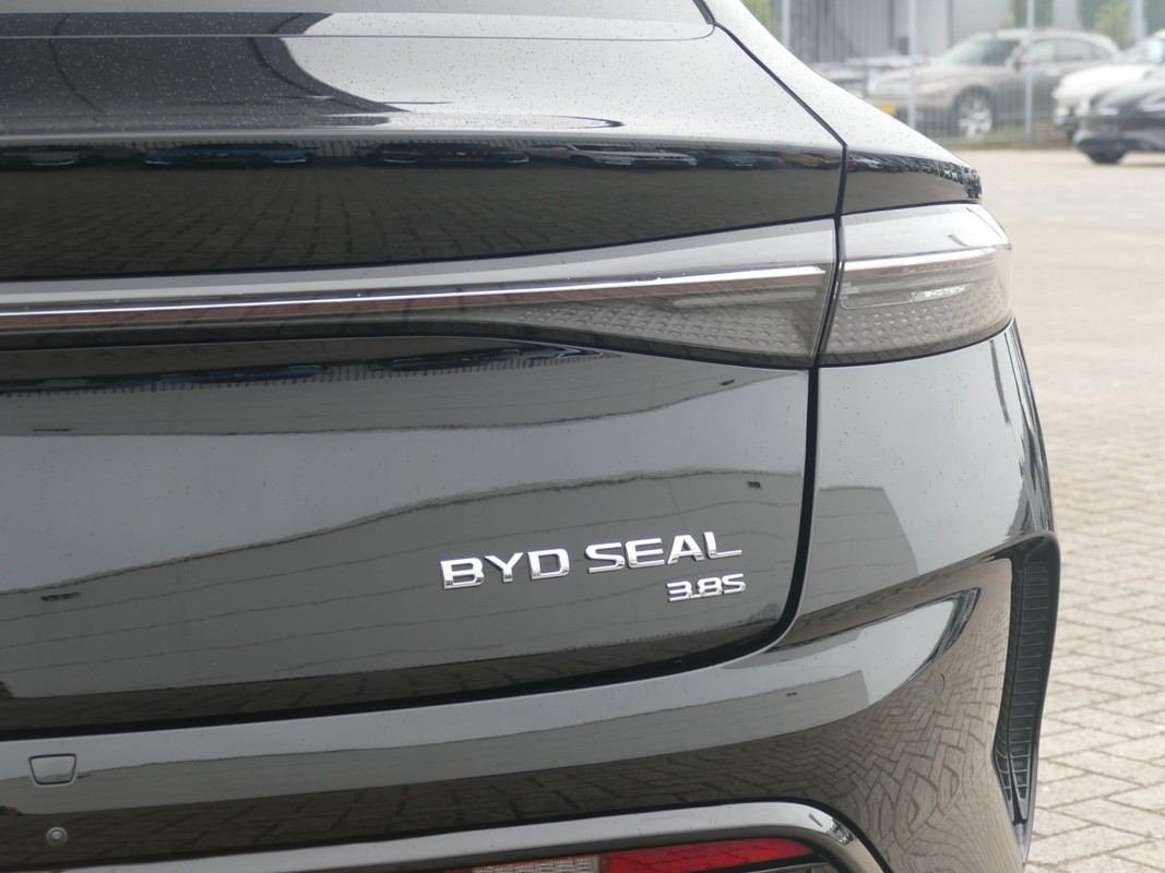 BYD SEAL