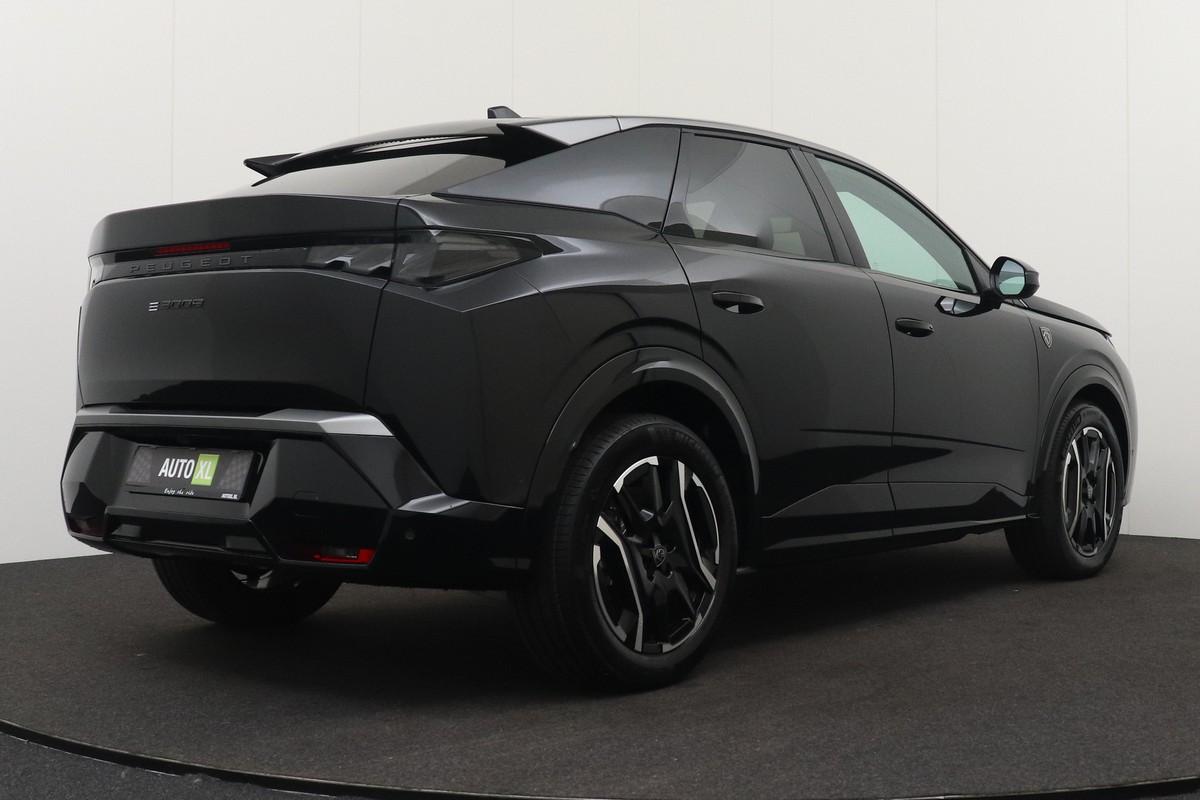 Peugeot e-3008