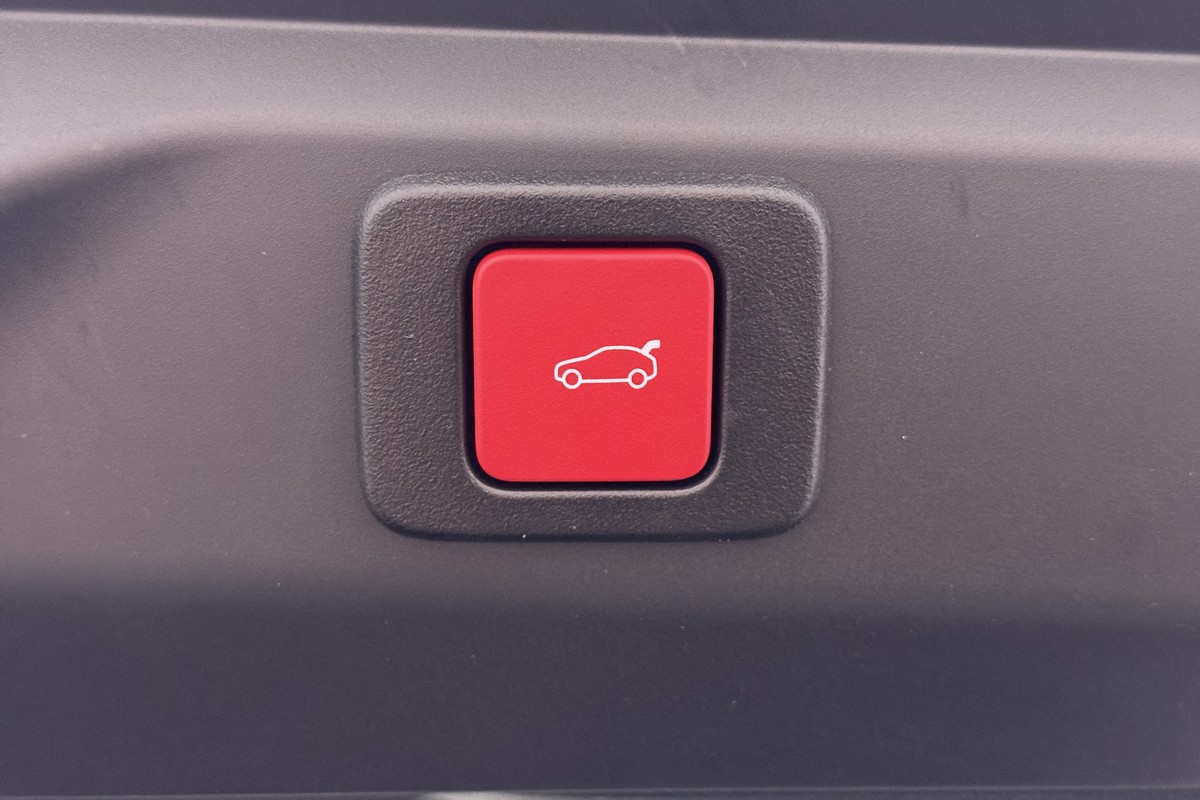 Peugeot e-3008